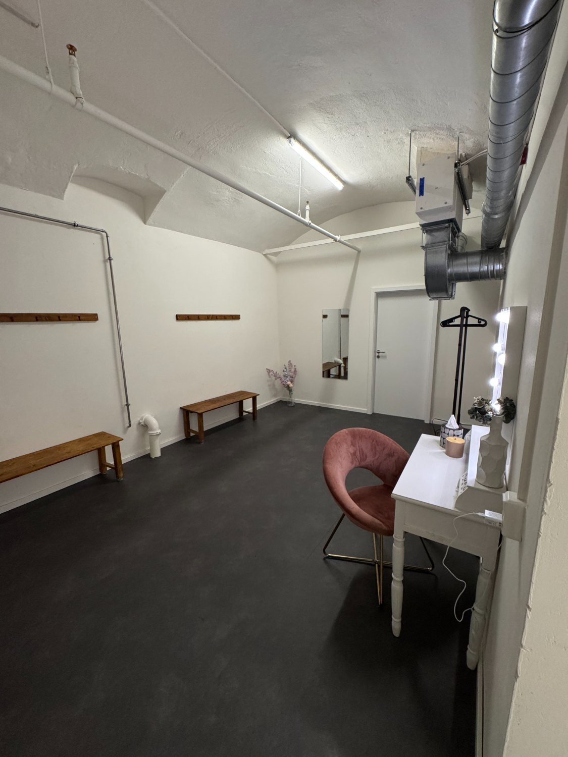 Backstage im HOME Dance Studio Dresden